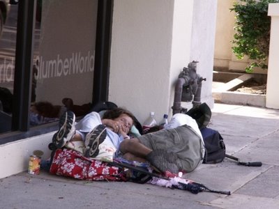 Nude walking in tourism paradise Hawaii - a problem-solving skill?