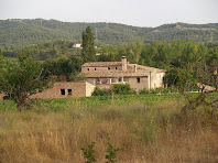 El mas Fransola a l'esquerra del camí El mas Fransola a l'esquerra del camí