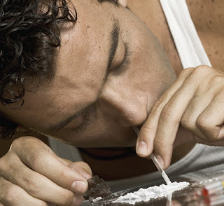 Uso de cocaína inalada (cheirada)-http://mais24hrs.blogspot.com.br/