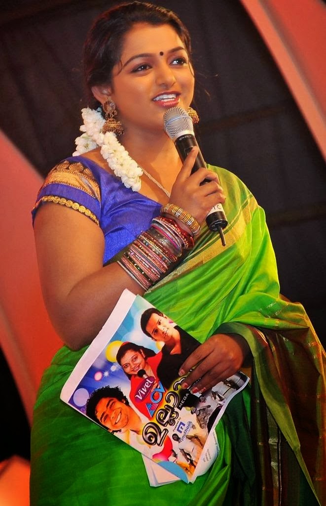 Meera Anil malayalam television anchor new navel show 
