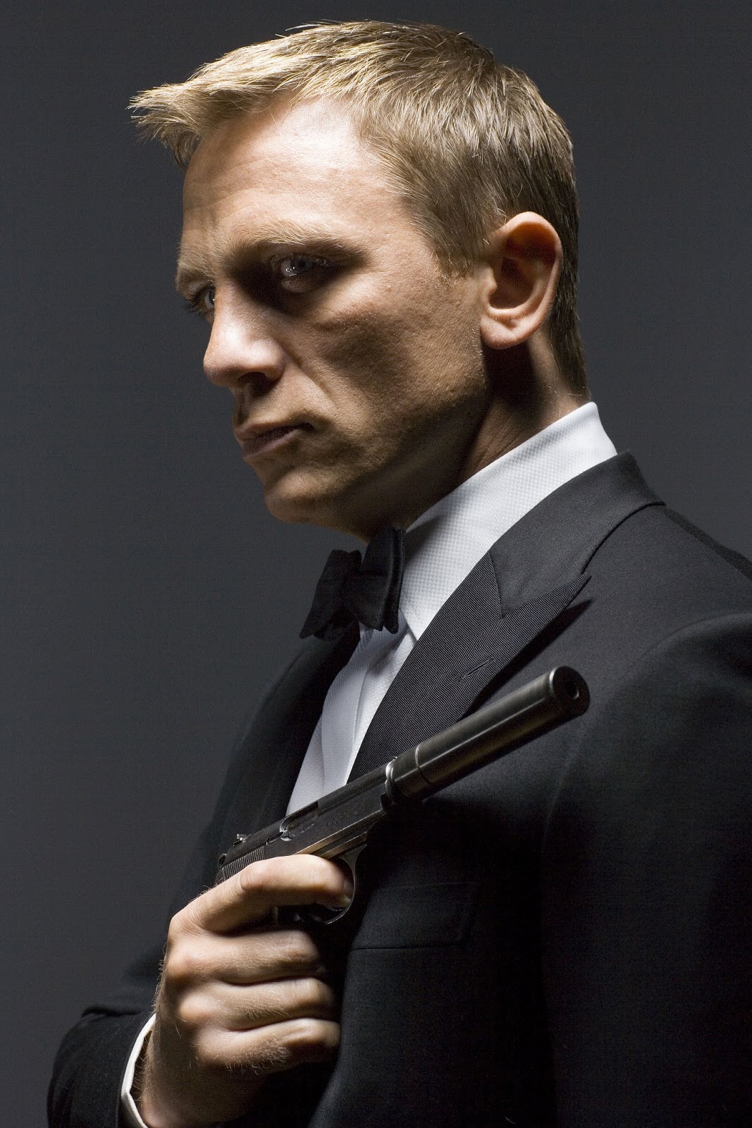 http://4.bp.blogspot.com/-miydU9w_l0I/UKGeuEzhBQI/AAAAAAAAAFU/c7JTWGMNNEo/s1600/daniel-craig-as-james-bond.jpg