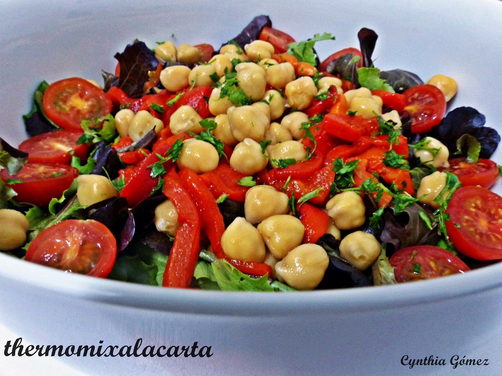 Thermomix a la Carta Ensalada de Garbanzos y Pimientos Asados