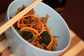 Hindistan cevizi sütü çorba ve dana etli noodle