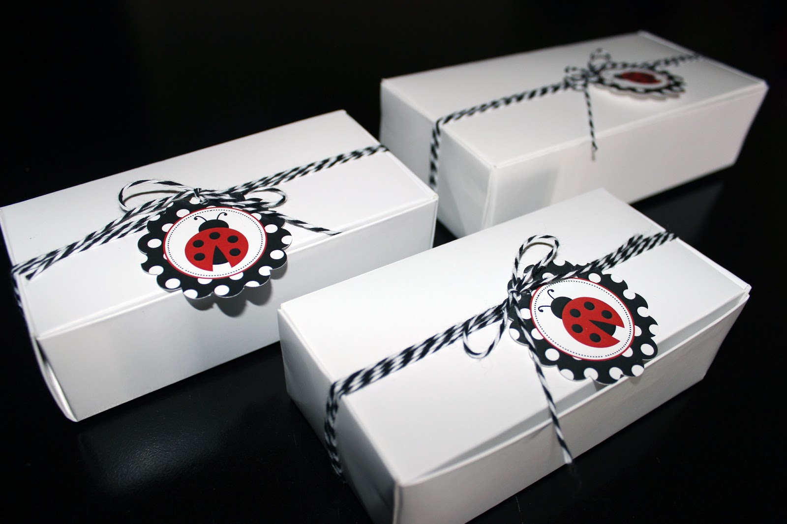 The Sugar Bee Bungalow {Party Bee} Packaging Chocolate Covered Oreos