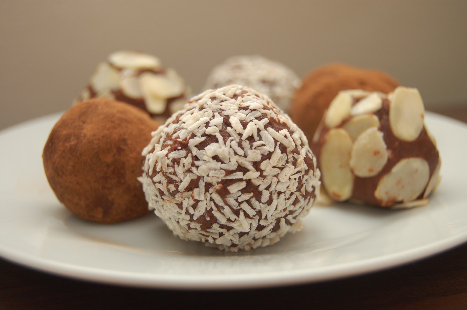 how to eat properly rum balls / romkugler / rum truffles