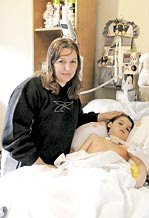 madre cuidando a su hijo enfermo