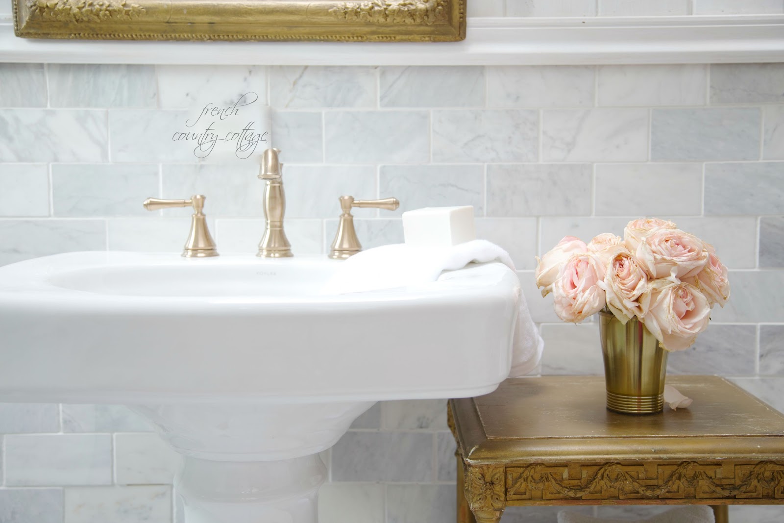 Details The perfect pedestal sink FRENCH COUNTRY COTTAGE