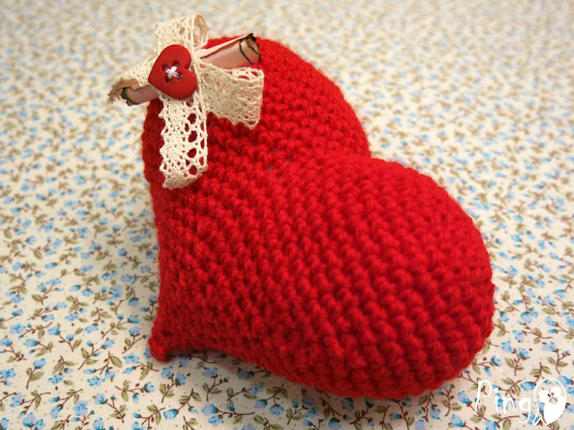 Crochet heart pattern by Pingo - The Pink Penguin