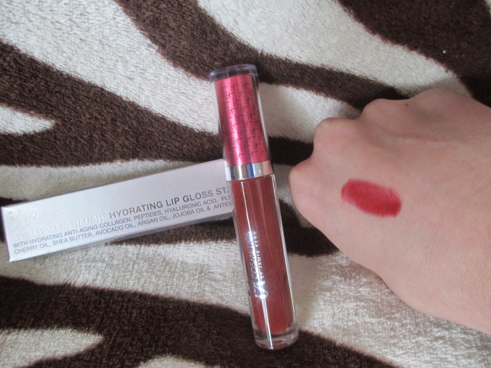 Whats Inside Your Beauty Bag? IT Cosmetics Vitality Lip Blush