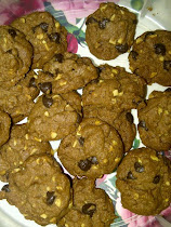 almond choclate chip cookies