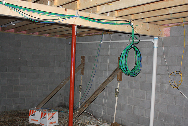 Building a Montgomery with Wayne Homes: Day 22 (June 6th) - Wiring