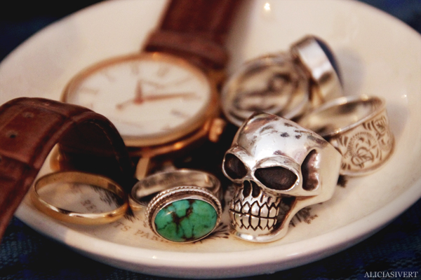 aliciasivert, Alicia Sivertsson, home, living, trinkets, accessories, rings, clock, skull ring, turquoise, smycken, ringar, dödskalle, dödskallering, earl, klocka, armbandsur, turkos, jewellery, jewelry