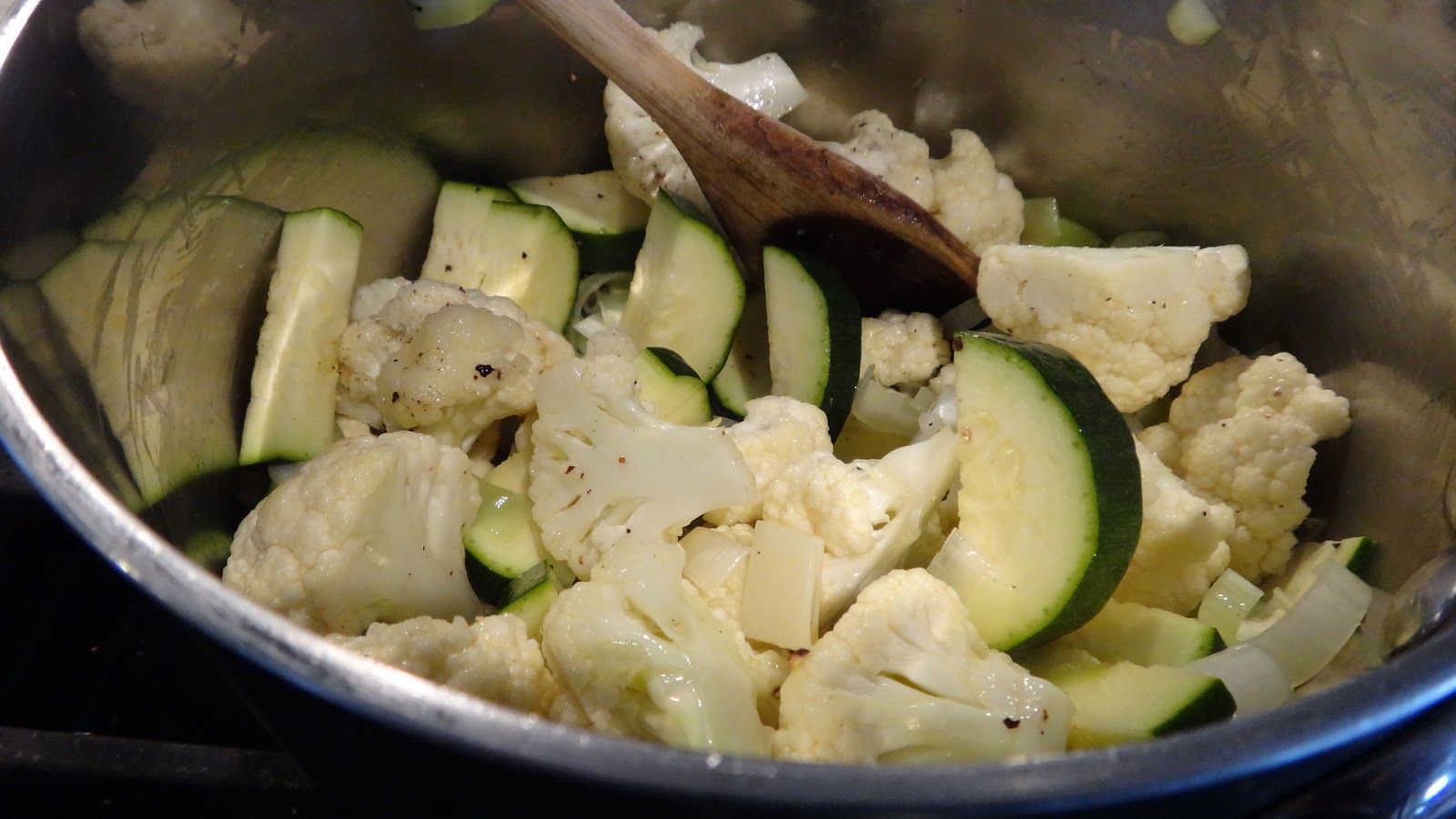 Creamy Cauliflower Zucchini Soup