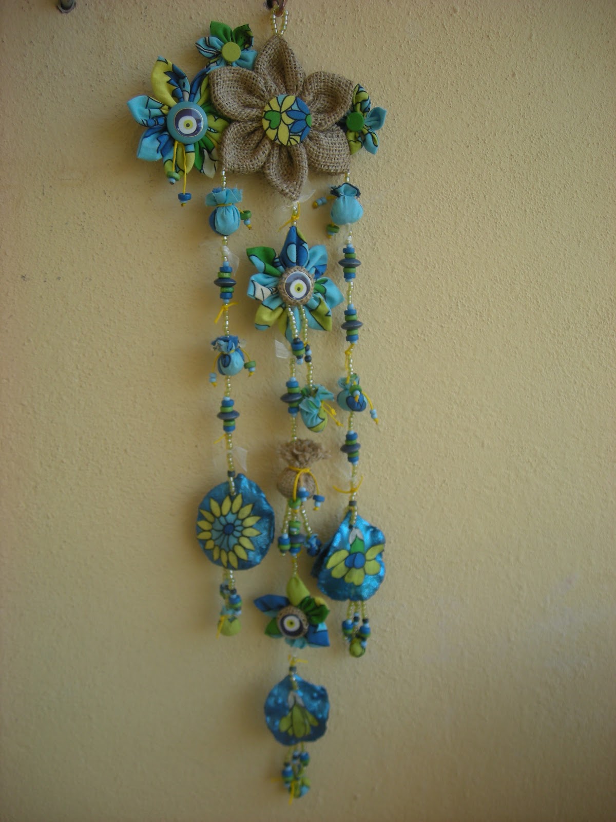 Bir Demet Marifet OTANTİK,RENKLİ,KUMAŞ ÇİÇEKLİ DUVAR SÜSÜDUVARLAR