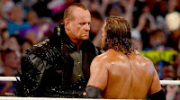the undertaker mira a triple h antes de su combate