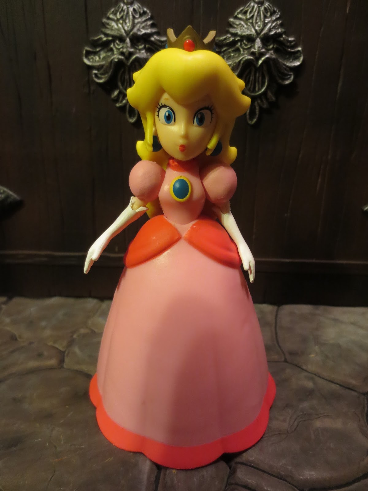 Super Mario Movie 5 inch Princess Peach Action Figure with Umbrella  Accessory