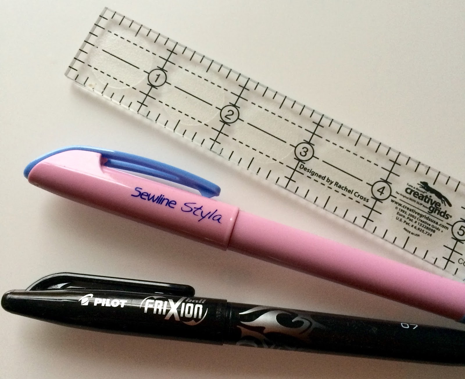 hand piecing a quilt / CHARM ABOUT YOU