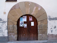 Detall de la porta adovellada de l'antiga rectoria Detall de la porta adovellada de l'antiga rectoria