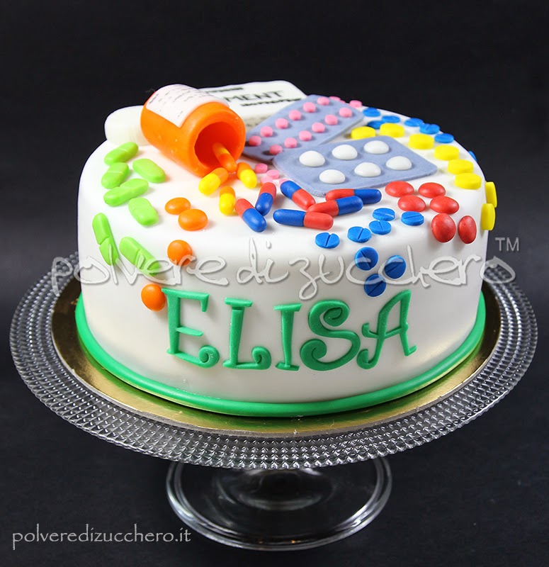 torta decorata per una farmacista
