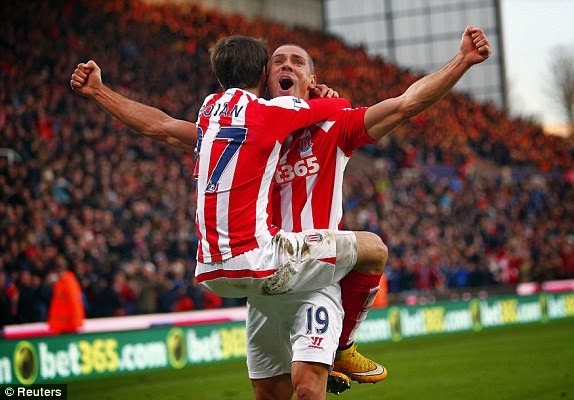 Calcio inglese Premier League: Stoke City 3 - 2 Arsenal (Video)