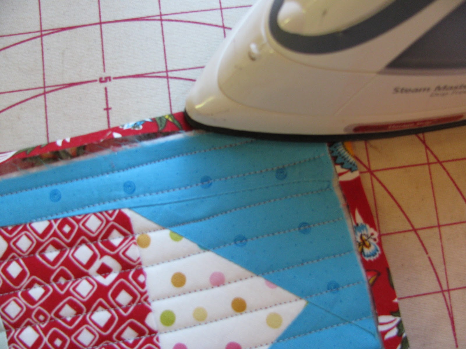 Lollyquiltz Easy Peasy Binding for a Mug Rug