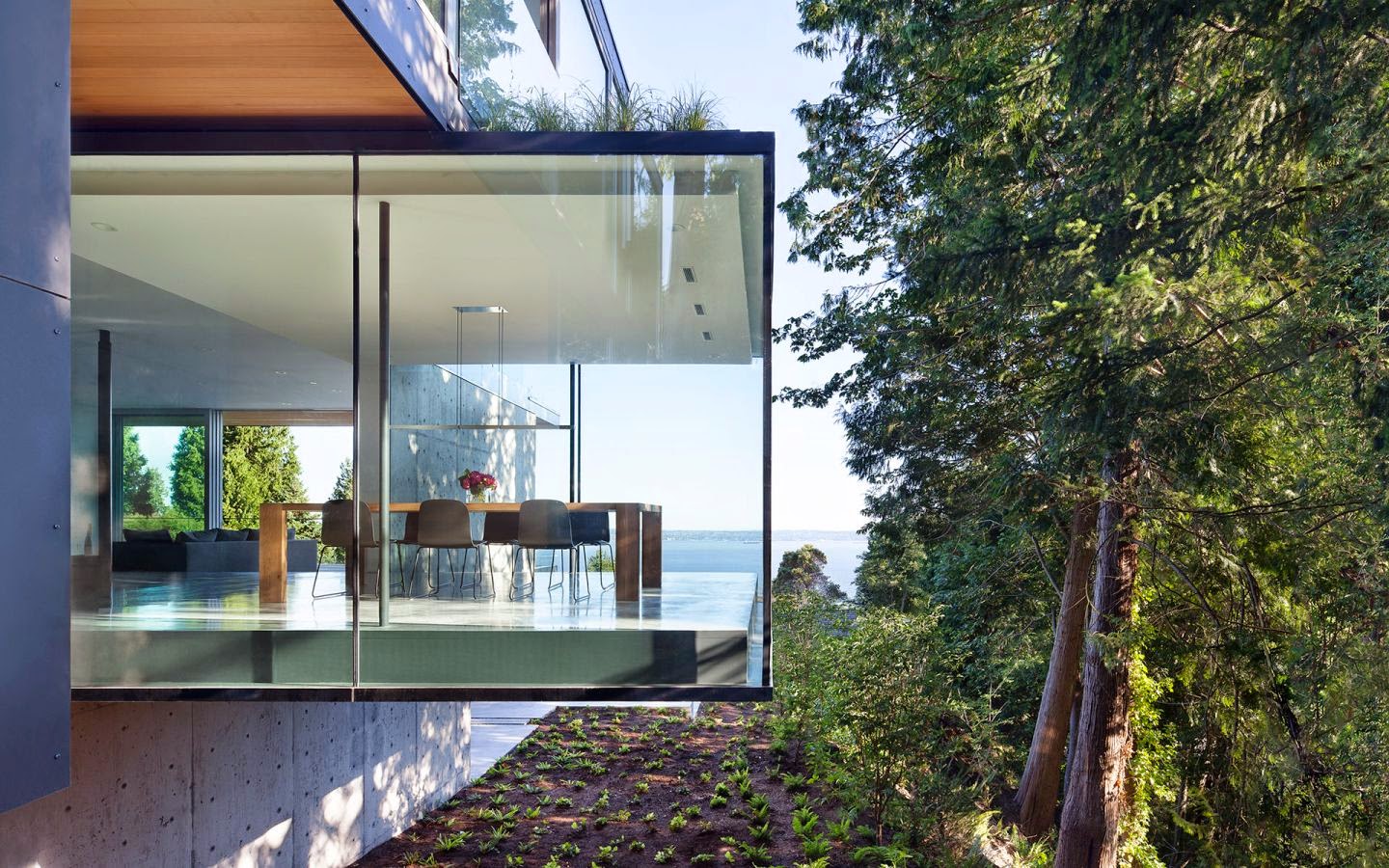 Un Faro de Ideas: CASA EN EL BOSQUE DE WEST VANCOUVER, CANADÁ
