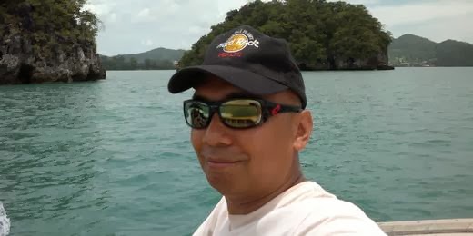 kapten Zaharie Ahmad Shah, gambar Zaharie Ahmad Shah,gambar kapten Zaharie Ahmad Shah, kapten kapal terbang MAS MH370 Zaharie Ahmad Shah, biodata Zaharie Ahmad Shah, biodata kapten Zaharie Ahmad Shah, gambar Zaharie Ahmad Shah,Zaharie Ahmad Shah, kapten Zaharie Ahmad Shah, gambar keluarga Zaharie Ahmad Shah, kapten penerbangan MAS ke beijing china, kapal terbang MAS hilang, gambar pesawat MH370