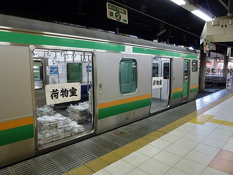 東京に未だに残る新聞輸送荷物列車