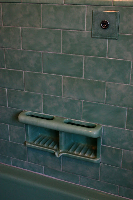 1930s green bathroom