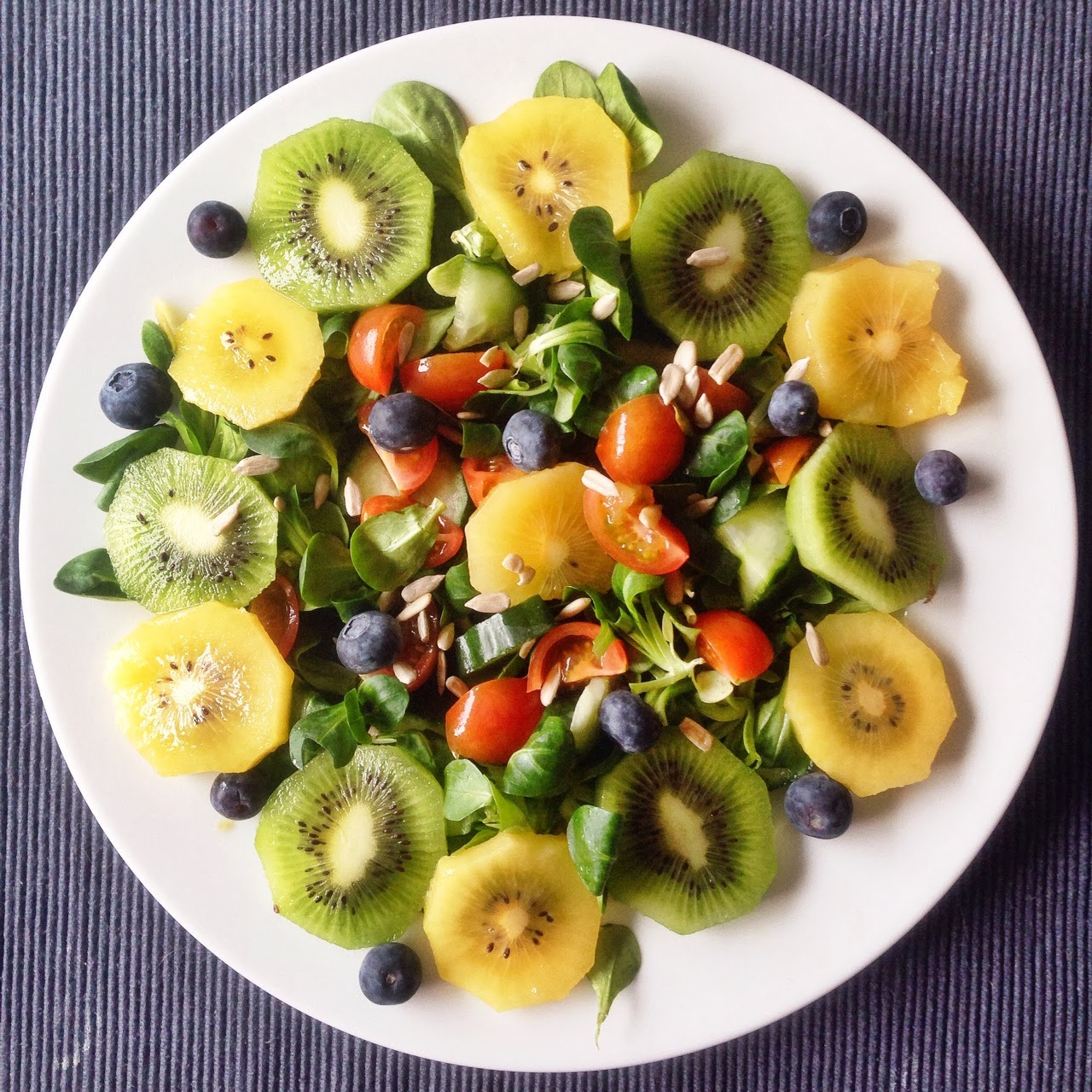Healthy Living in Heels Fruity Kiwi Salad (V)