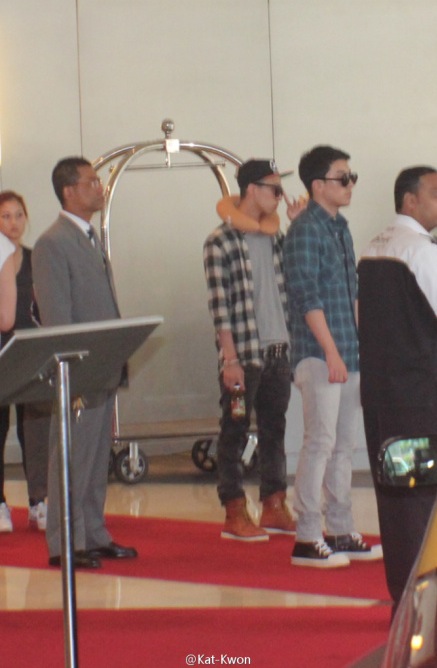 [Vid/Pics] GD&TOP y Seungri dejando Singapur a Malaysia Picture+6