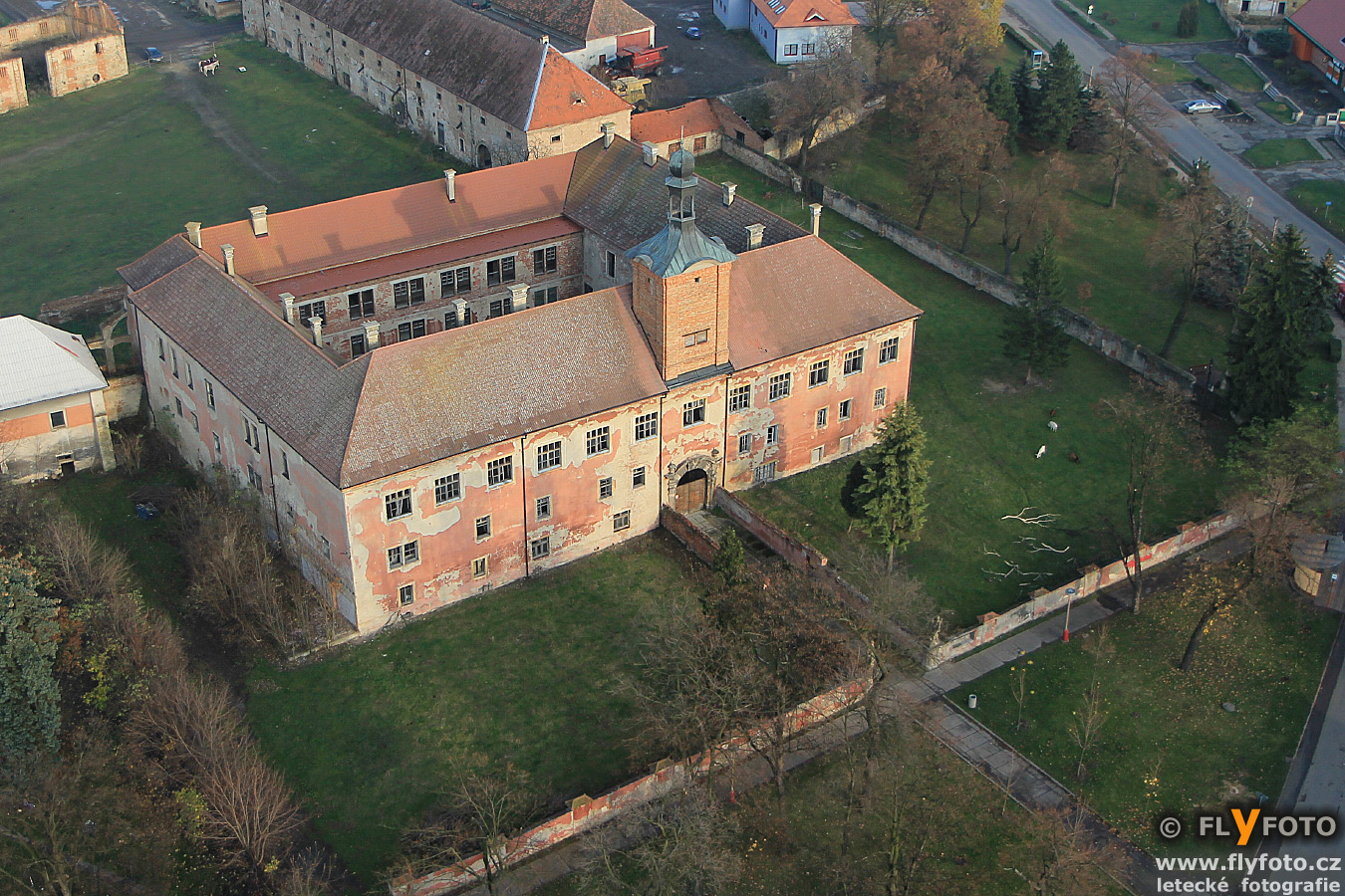 FLyFOTO letecká fotografie a video Kounice