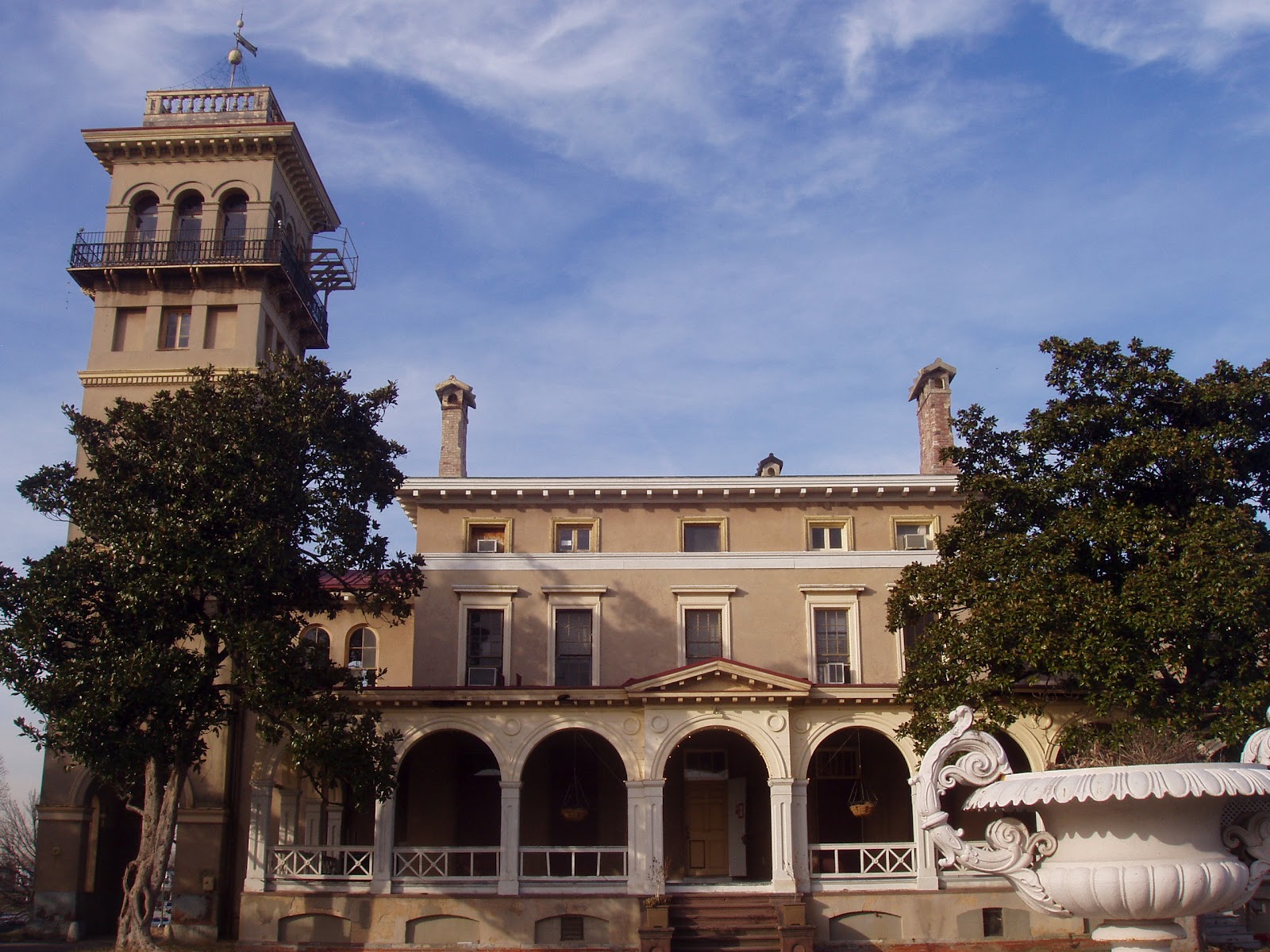 Southern Folk Artist & Antiques Dealer/Collector Clifton Mansion the