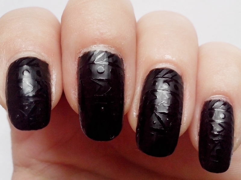 31DC2014 Day 16: TRIBAL PRINT - Matte Black Tribal Nails
