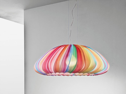 La nueva lámpara de techo de Axo Light se llama "Muse", musa en español, y es toda una inspiración hecha a base de tela. 