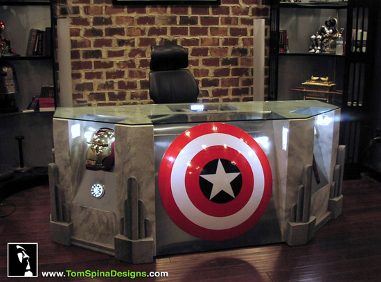 Escrivaninha dos Vingadores The-Avengers-Movie-Themed-Desk-1