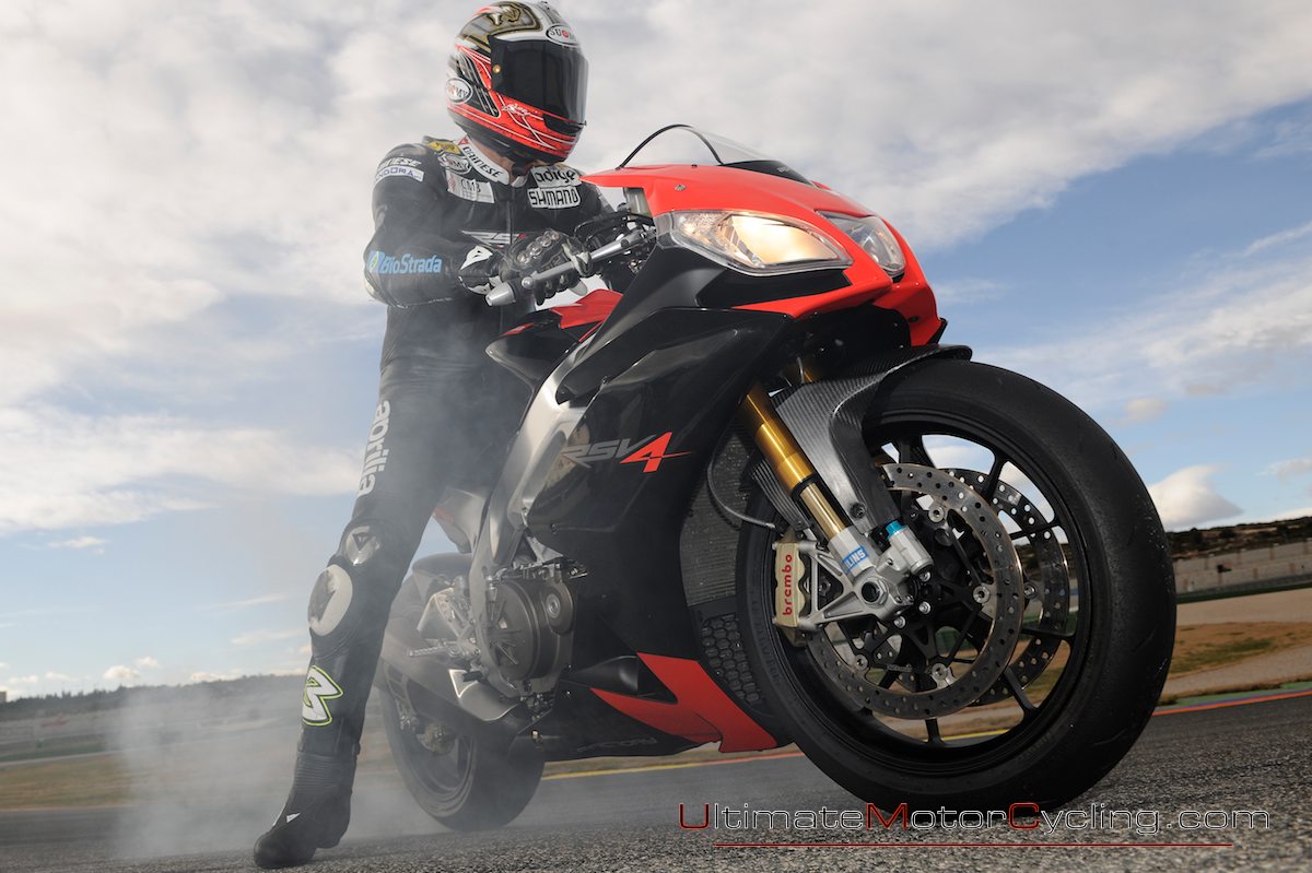 http://4.bp.blogspot.com/-n2DJEO2_BPU/T0oHTuw0ihI/AAAAAAAAEYA/JUScd_qalWM/s1600/2009_Max_Biaggi_Aprilia_RSV4_SBK_Superbike_Wallpaper+6.jpg