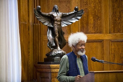 Soyinka denies blasting the Igbos, says whoever believes he did is a moron