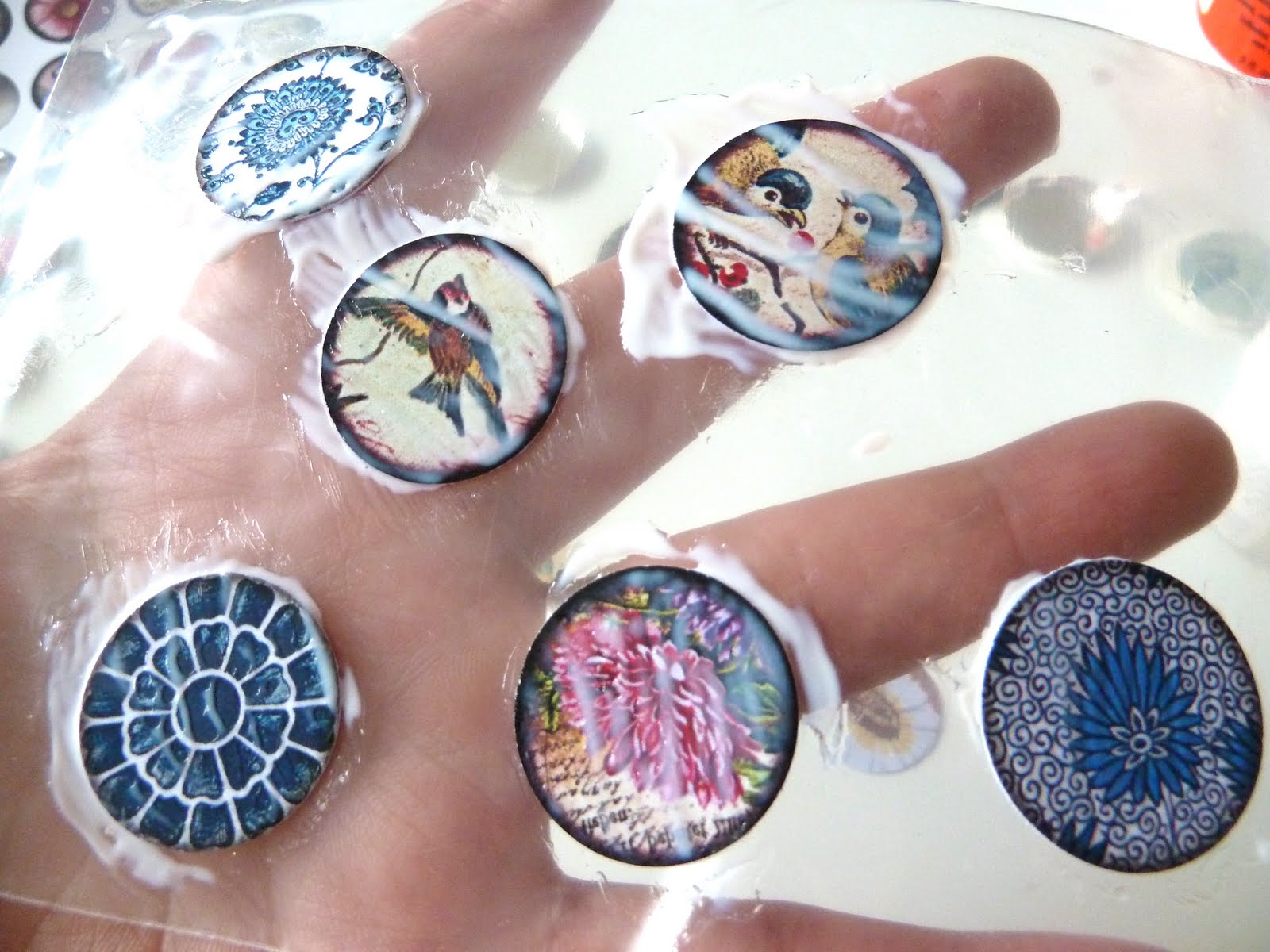 Jasmin Studio Crafts How to Make a Glass Tile Pendant (using a tray)