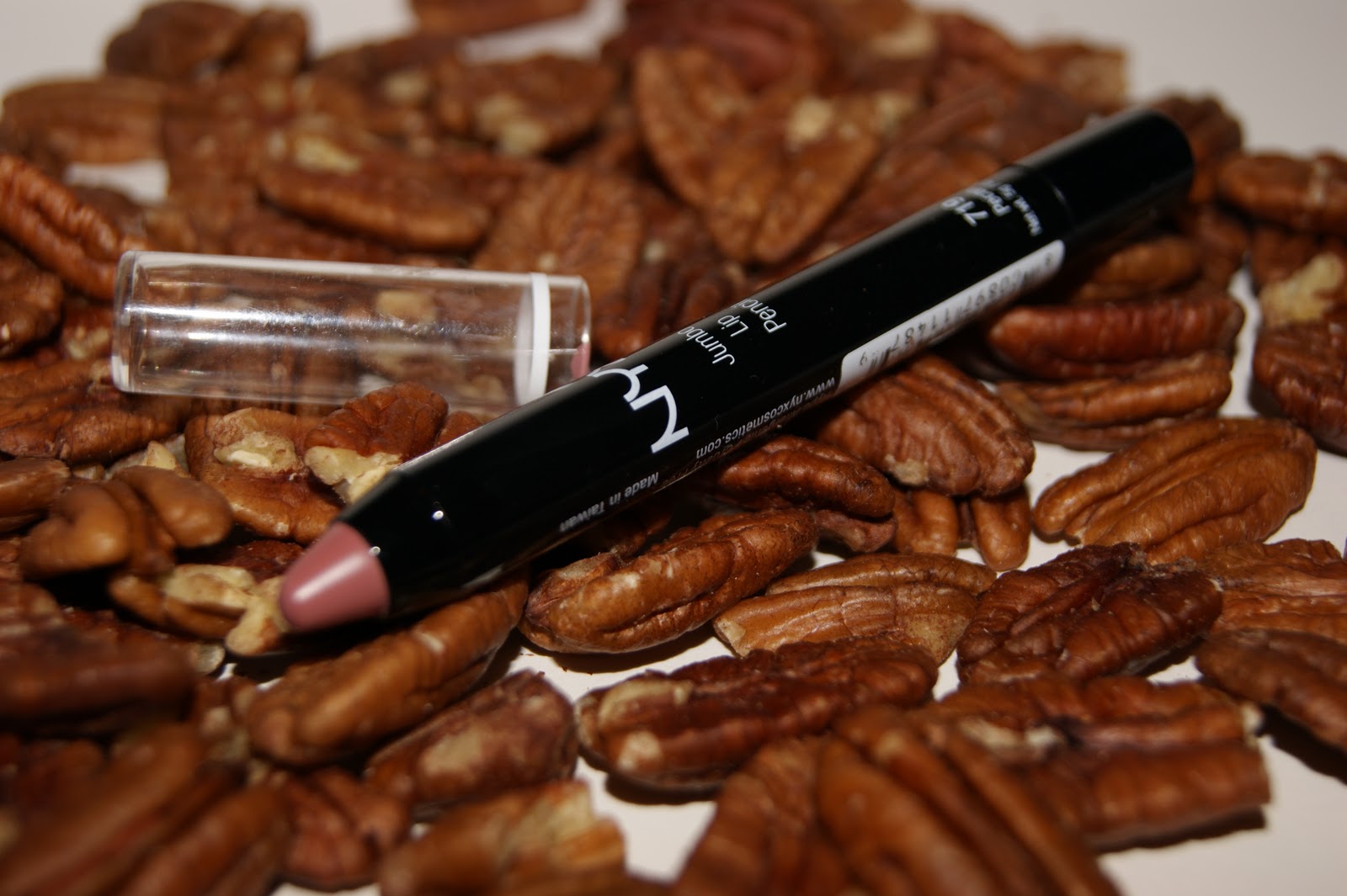 pecan jumbo nyx pencil lip nib bullet based form looks pink