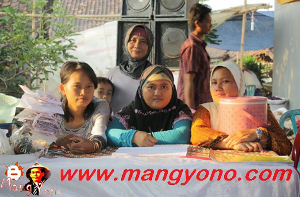 Juru tulis Gintingan dan uang perempuan. Juru tulis Gintingan dan uang perempuan.