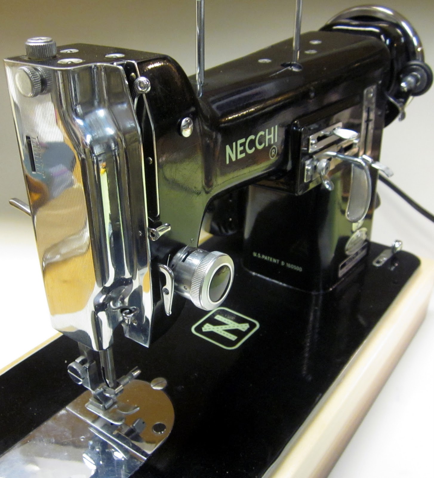 MI Vintage Sewing Machines Necchi BU Nova (1952)
