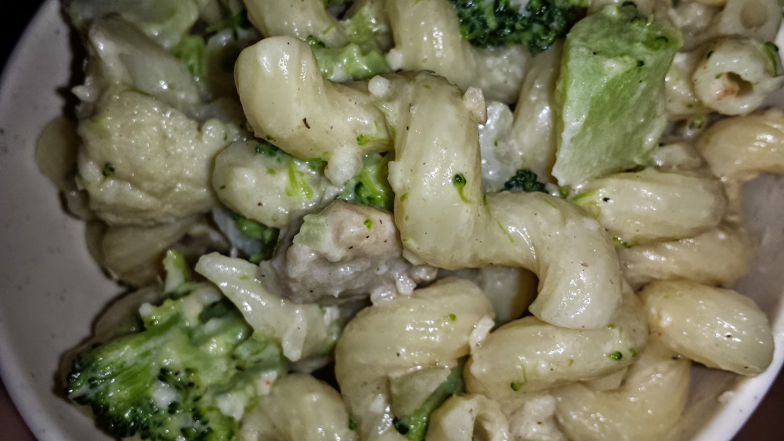 Sha Bang's Kitchen Pasta el Polo/Chicken and Broccoli in Cream Sauce