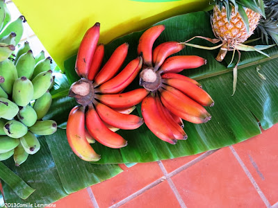 Red bananas at the Samui Green Market