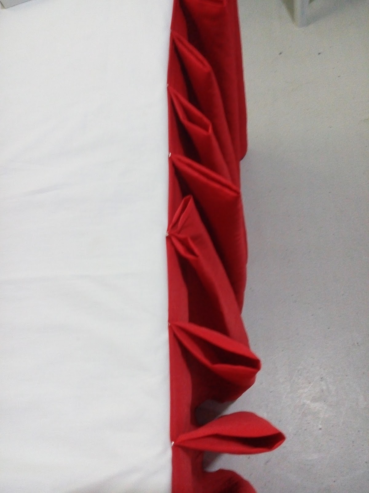 Mom S Reverie Diy Diamond Table Skirting If You Initially Planned For A Simple Pleated Table Skirting This Is Already Finished However Just The Partial Look Of Diamond