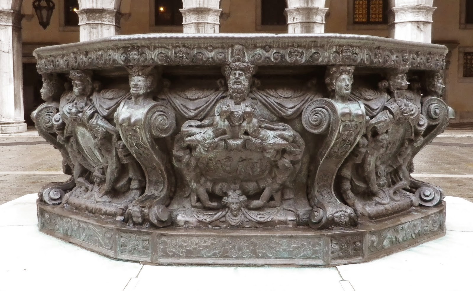 16th century bronze well-head (vera da pozzo), Palazzo Ducale, Venice 16th century bronze well-head (vera da pozzo), Palazzo Ducale, Venice