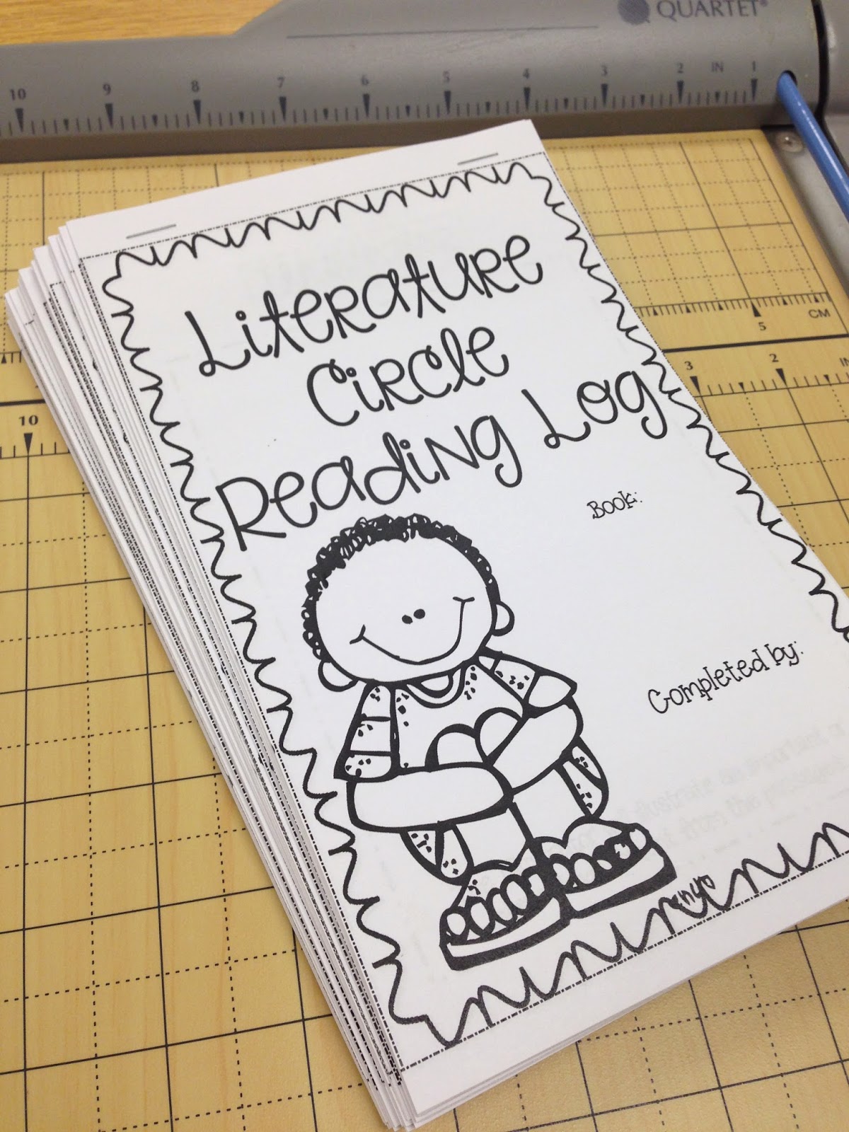 Using Literature Circles Booklets (+Freebie!) 3rd Grade Pad