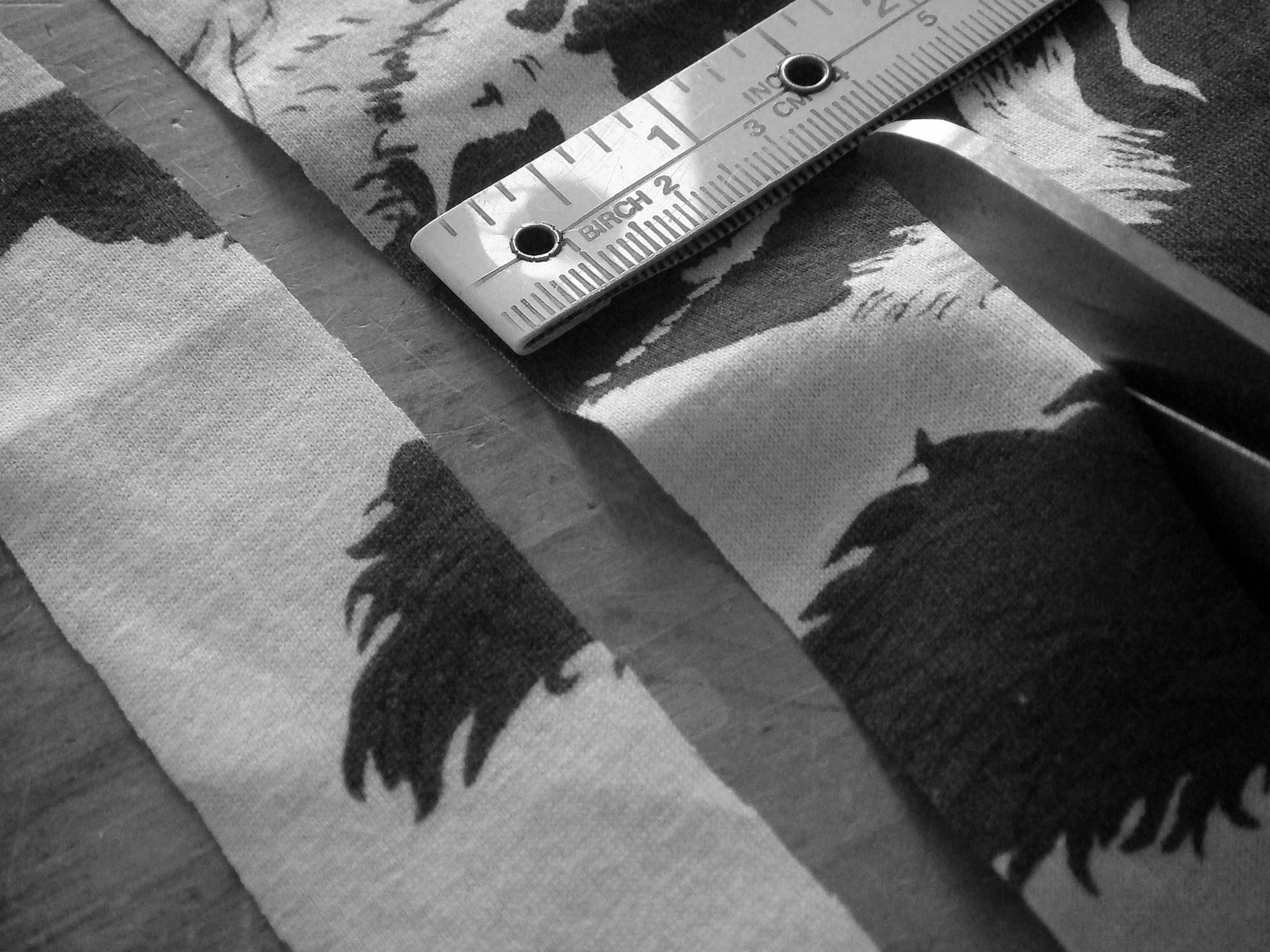 The Makers' Journal HOW TO make a jersey binding with rolled edge