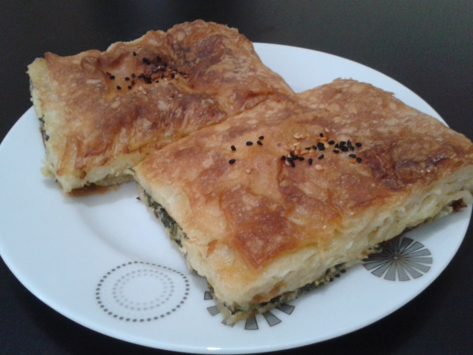 Ispanaklı Milföy Börek Tarifi Ispanaklı Milföy Börek Tarifi