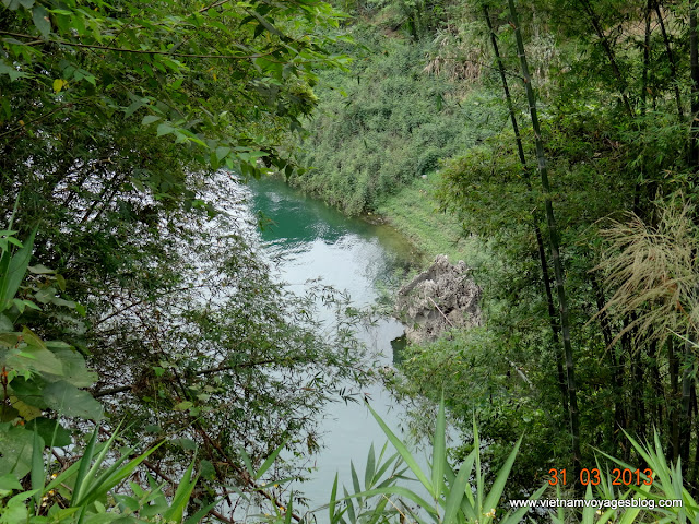 Baie d ' Halong chez minorités des Muong - Thun Nai Village Baie d ' Halong chez minorités des Muong - Thun Nai Village